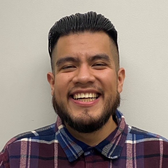 Gabriel Flores Headshot Nutanix